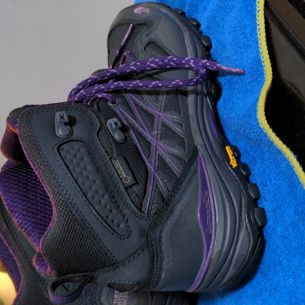 Northface 7.5 hiking boots Gray